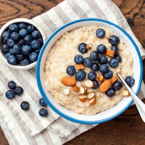 Oatmeal with Almonds and Tart Cherries